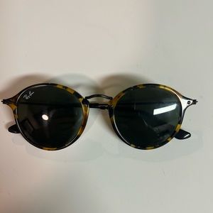 Ray-Ban Fleck Sunglasses *Like New*